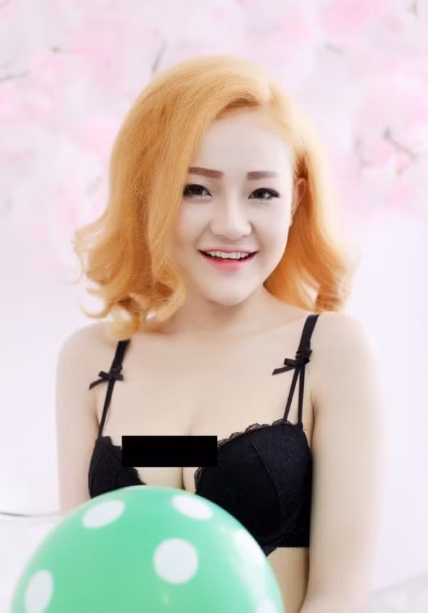 Hồi chưa nổi tiếng, Ngân 98 cũng bị cho là sở hữu nhan sắc tầm thường, không có gì nổi bật nếu không muốn nói là quê mùa, kém xinh.