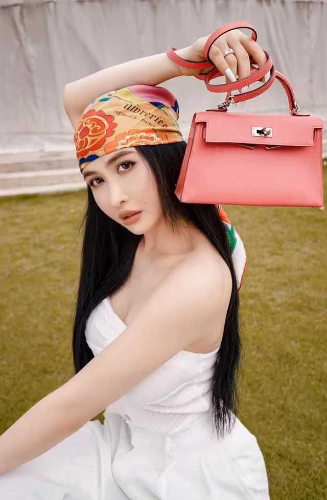 Vo dai gia giau nhat nhi Viet Nam voi dan do hieu “loa mat“