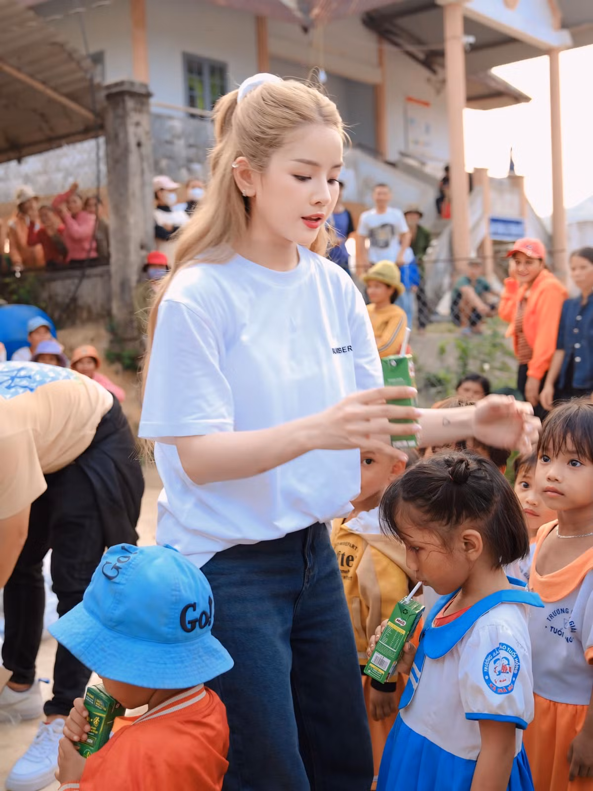 So với nhiều nữ DJ khác, Mie nổi tiếng với vẻ gợi cảm chừng mực, không khoe da thịt "bốc lửa" mỗi lần trình diễn.