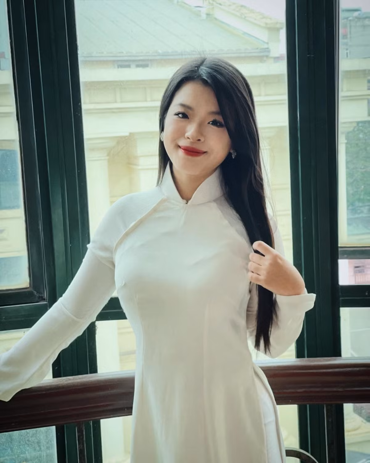 Phong cách ăn mặc nhẹ nhàng, nữ tính.