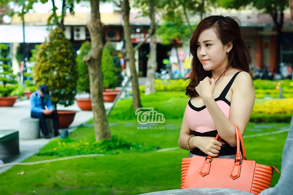 Có rất nhiều bạn trẻ đã ủng hộ việc Bà Tưng thay đổi với hình ảnh trong sáng thay vì hình ảnh quyến rũ quá mức như trước đây.