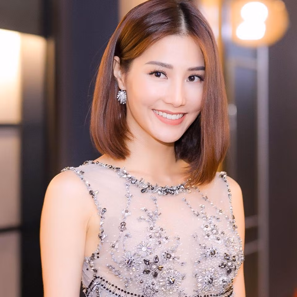 Sau Vân Hugo, Hoàng Thùy Linh và Thanh Thảo, Diễm My 9X (sinh năm 1990) là nhân vật tiếp theo gây dấu ấn với khán giả trong chương trình Vui cùng Hugo. Thời điểm ấy, cô mới chỉ 15 tuổi nhưng với lối dẫn tự tin và hồn nhiên Diễm My đã gây ấn tượng trong lòng khán giả. Đến năm lớp 11, Diễm My tạm ngừng hoạt động nghệ thuật và tập trung cho việc học.