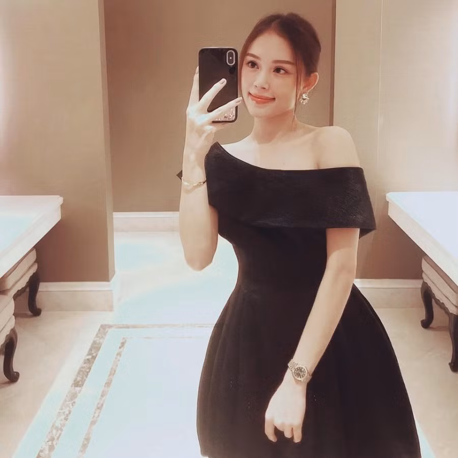Hiện tại, Linh Rin không còn tham gia nhiều vào các hoạt động nghệ thuật mà tập trung vào việc điều hành kinh doanh và hỗ trợ ông xã.