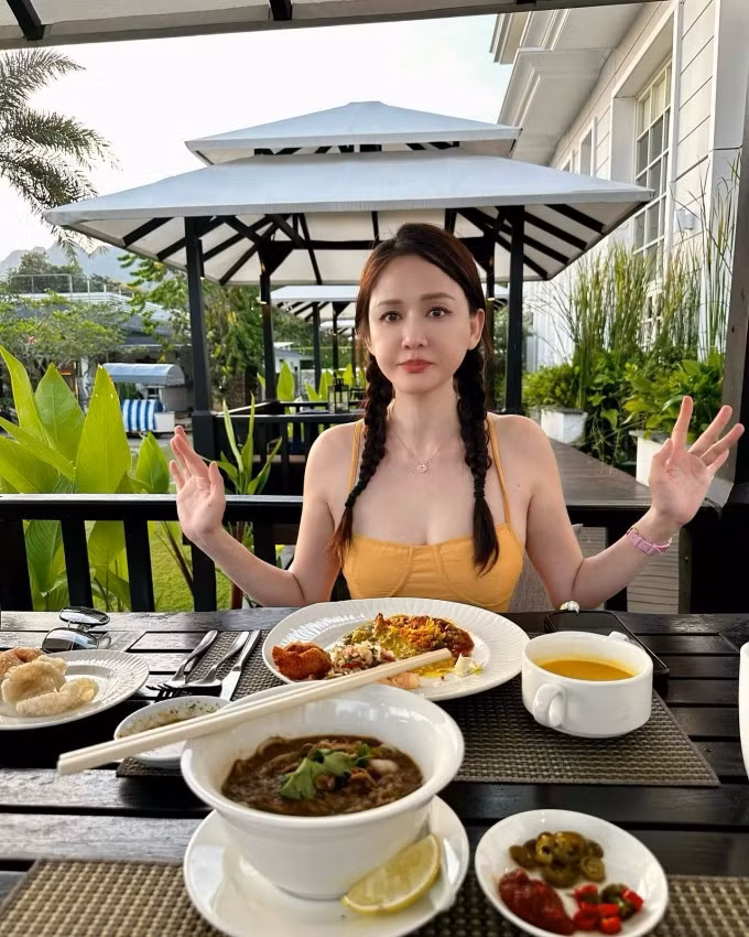 Nhiều người còn gọi cô là "mỹ nhân không tuổi".