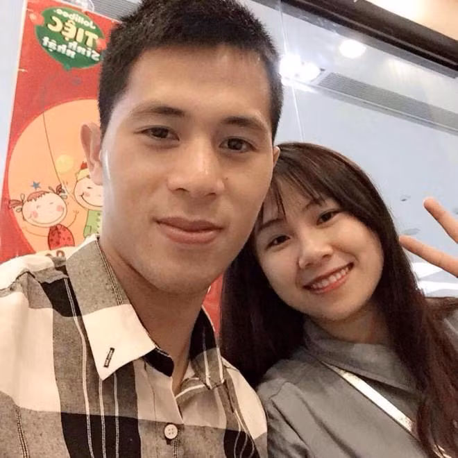 Bạn gái Đình Trọng là Trang "Heo", cả hai hẹn hò khi cô nàng vẫn đang học cấp 3, nam cầu thủ thì vẫn chưa có tên tuổi, thi đấu tại các giải trẻ. Cặp đôi công khai yêu đương vào năm 2014.