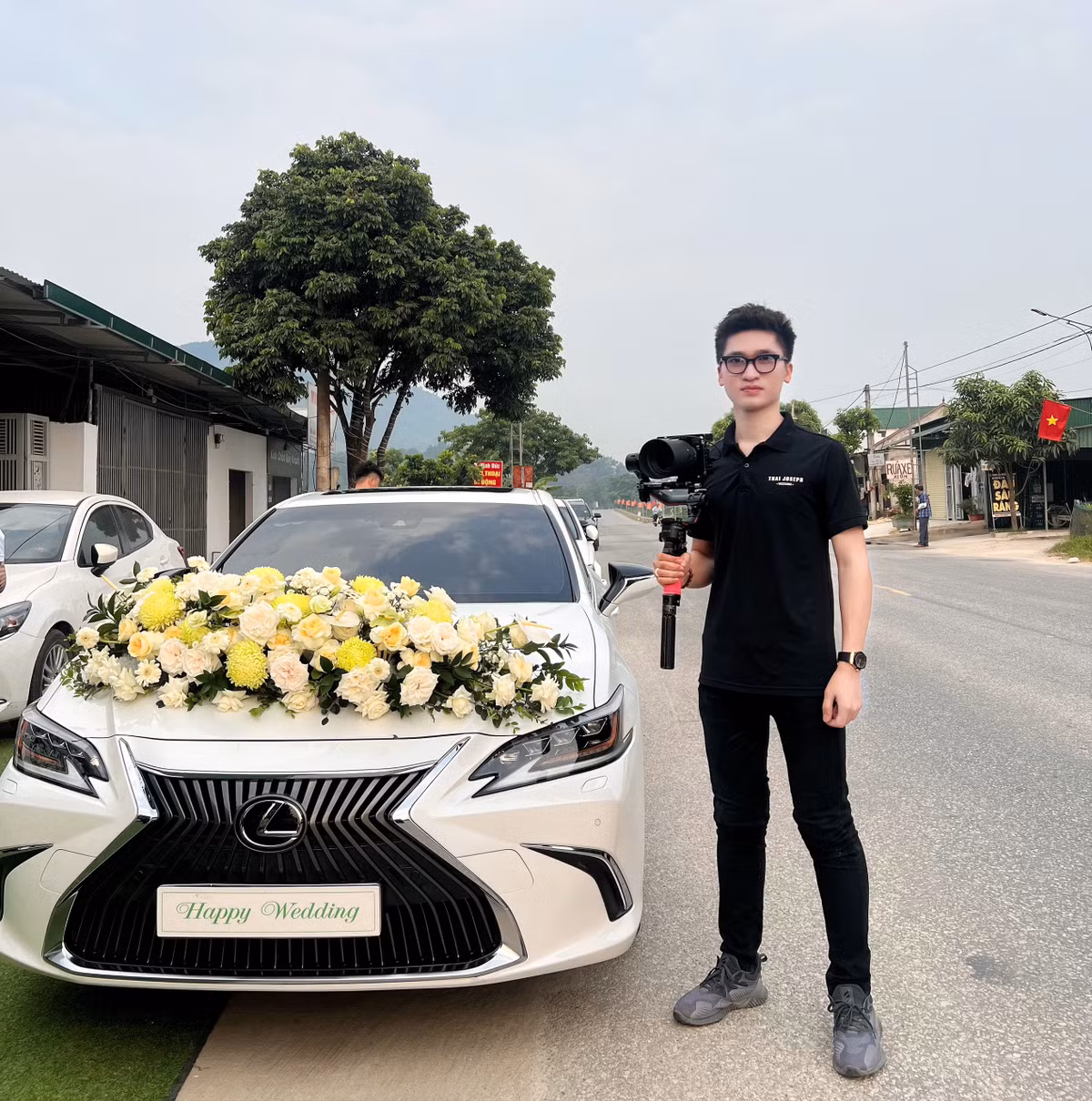 Được biết, đội ngũ thực hiện hình ảnh và phóng sự cưới cho cặp đôi - Thái JosephWedding là một studio có tiếng ở Hà Tĩnh, từng thực hiện những bộ hình cưới chất lượng cho rất nhiều tên tuổi có tiếng.