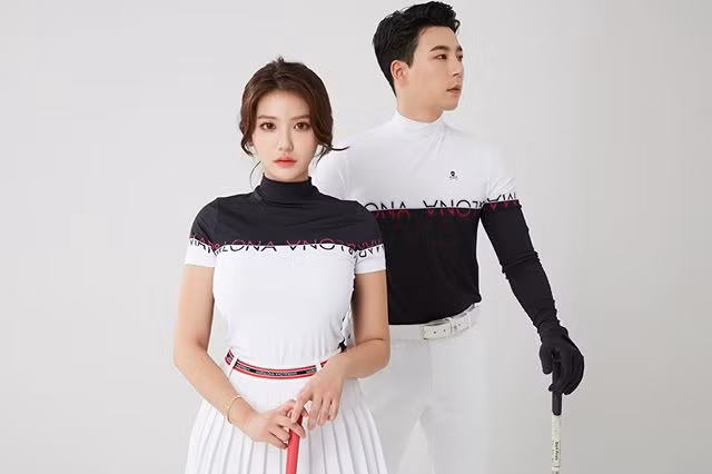 Sarah cũng lấn sân làm người mẫu ảnh. Cô được một số nhãn hàng mời hợp tác, trong đó chủ yếu là thương hiệu thời trang công sở và các trang phục thể thao.