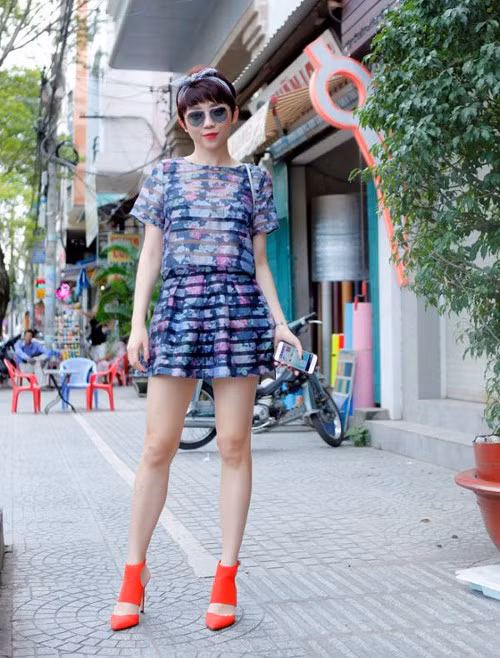 Tóc Tiên đang là một trong những hình mẫu sexy bậc nhất trong showbiz Việt và không thể phủ nhận đôi chân thon mượt đầy mê hoặc của cô.