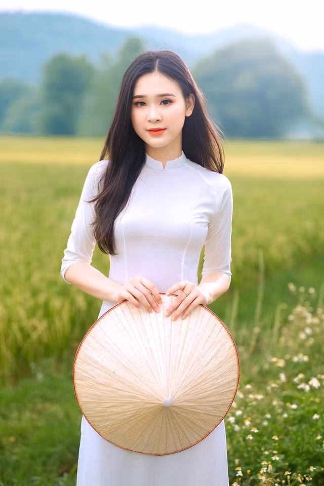 Thảo Vi hiện đang theo học ngành Giáo dục tiểu học, trường Đại học Vinh. Chia sẻ về ngành của mình, cô gái quê Hòa Bình cho biết bản thân có ước mơ thành cô giáo, truyền đạt kiến thức cho thế hệ trẻ từ lâu.