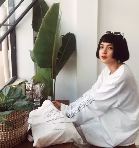  Hot girl tóc ngắn này không chỉ thu hút ánh nhìn bởi gương mặt xinh đẹp, mà Kỳ Hân còn xây dựng thương hiệu riêng nhờ kiểu tóc này.