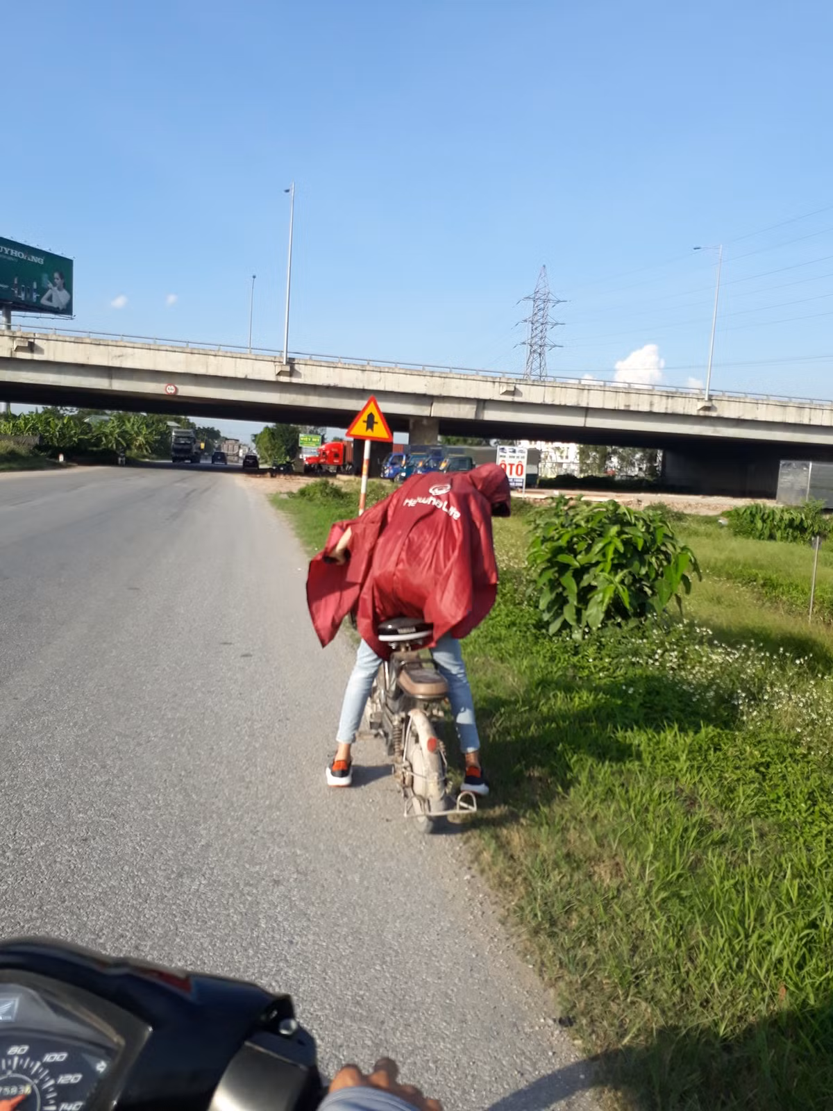 Phương pháp thay thế tuyệt vời khi quên mang áo chống nắng đi học.