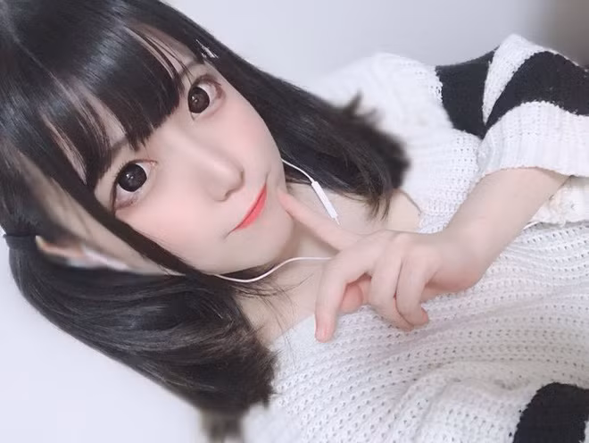 Mỗi bức ảnh mà hot girl này đăng tải đều đốn tim người nhìn vì thật sự rất xinh và dễ thương. Ấy vậy mà Aikatan nhanh chóng có được lượng người theo dõi lớn.