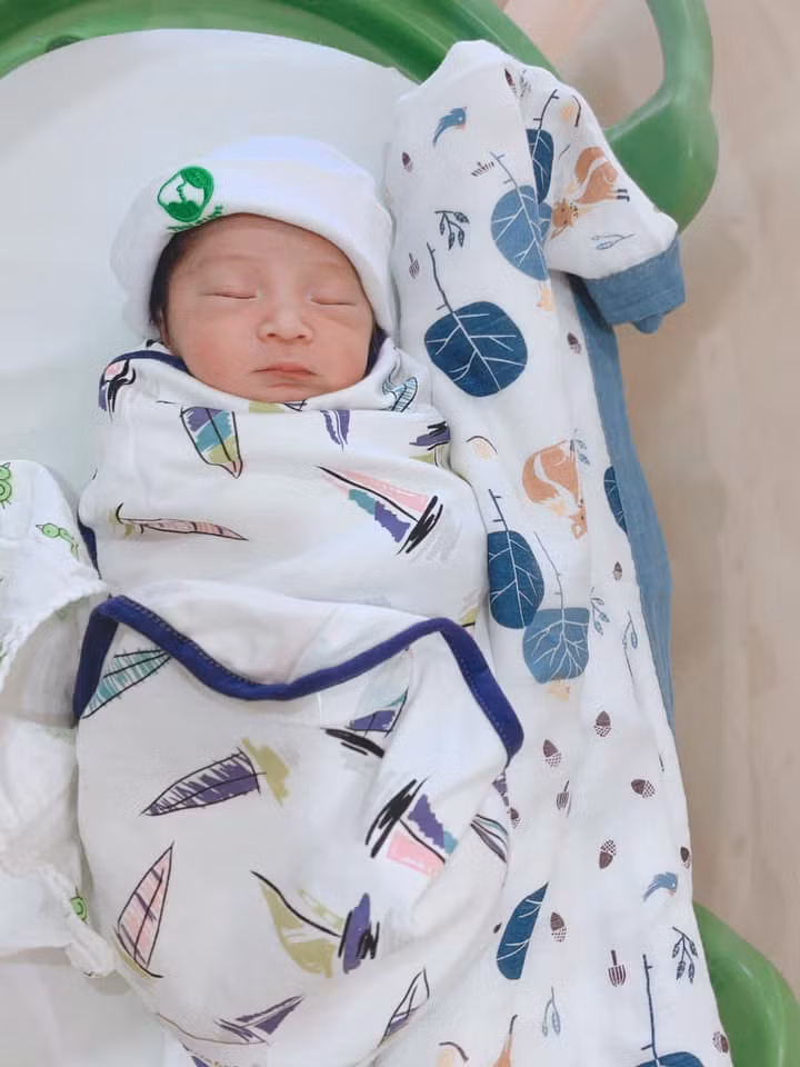 Trong trận U22 Việt Nam gặp U22 Lào tại vòng bảng, Hùng Dũng cũng có pha lập công giúp thầy trò HLV Park Hang-seo chiến thắng với tỷ số 6-0. Khi ăn mừng trên sân, anh đã làm động tác ru em bé ngủ để dành tặng cho Titi.