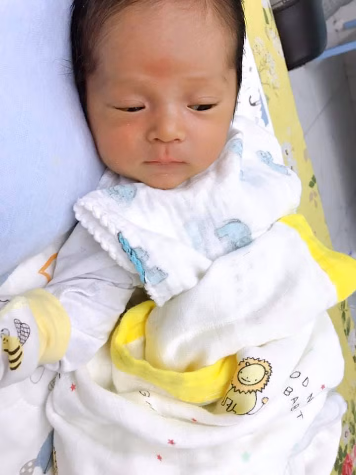 Titi được đánh giá là có ngoại hình khá giống với cầu thủ thuộc biên chế CLB Hà Nội với đôi mắt to và sáng rất đáng yêu.