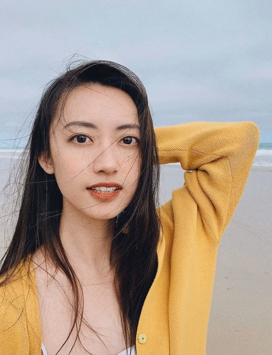 Bạn gái Rocker Nguyễn tên Hải Hà, cô nàng sinh ngày 5/8/1997 và là người Hà Nội.