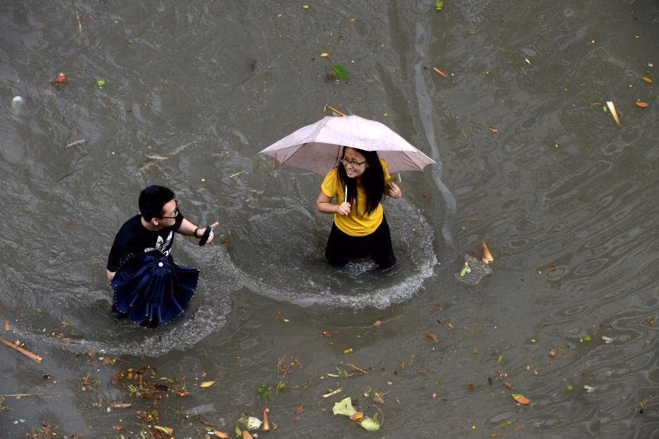  Tình yêu thời mưa bão.