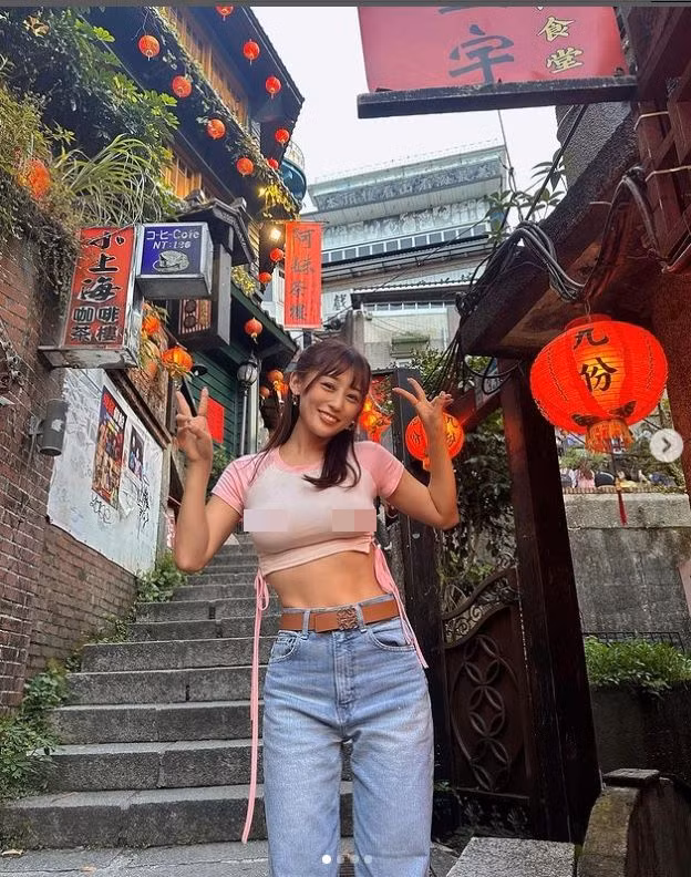 Macca, một nữ streamer người Nhật Bản sở hữu thân hình nóng bỏng với vòng một "khủng", đã thu hút sự chú ý của cộng đồng mạng sau khi đoạn video ghi lại cảnh cô bị sàm sỡ trên phố được đăng tải.