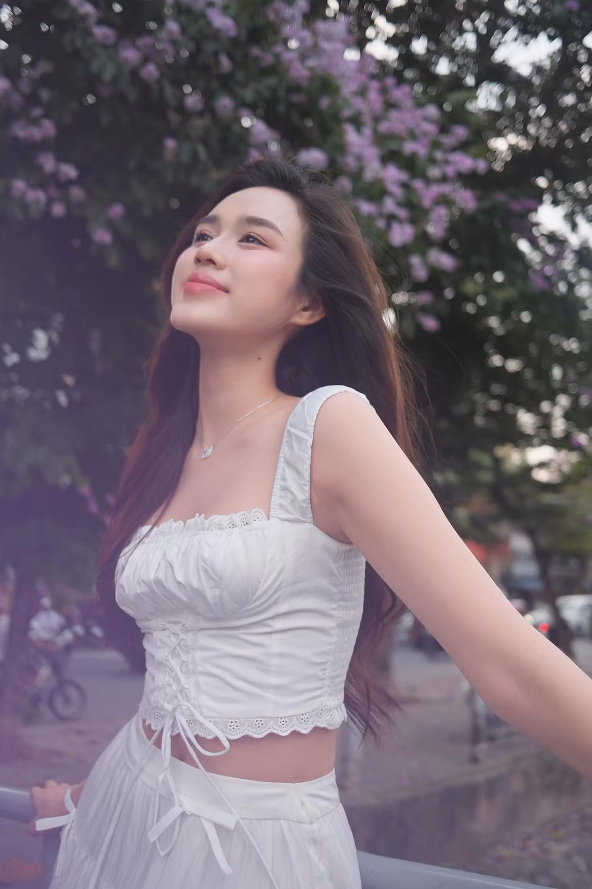 Nhiều người đã nhanh chóng tìm ra, địa điểm mà cô nàng check-in là cạnh bờ sông Tô Lịch.