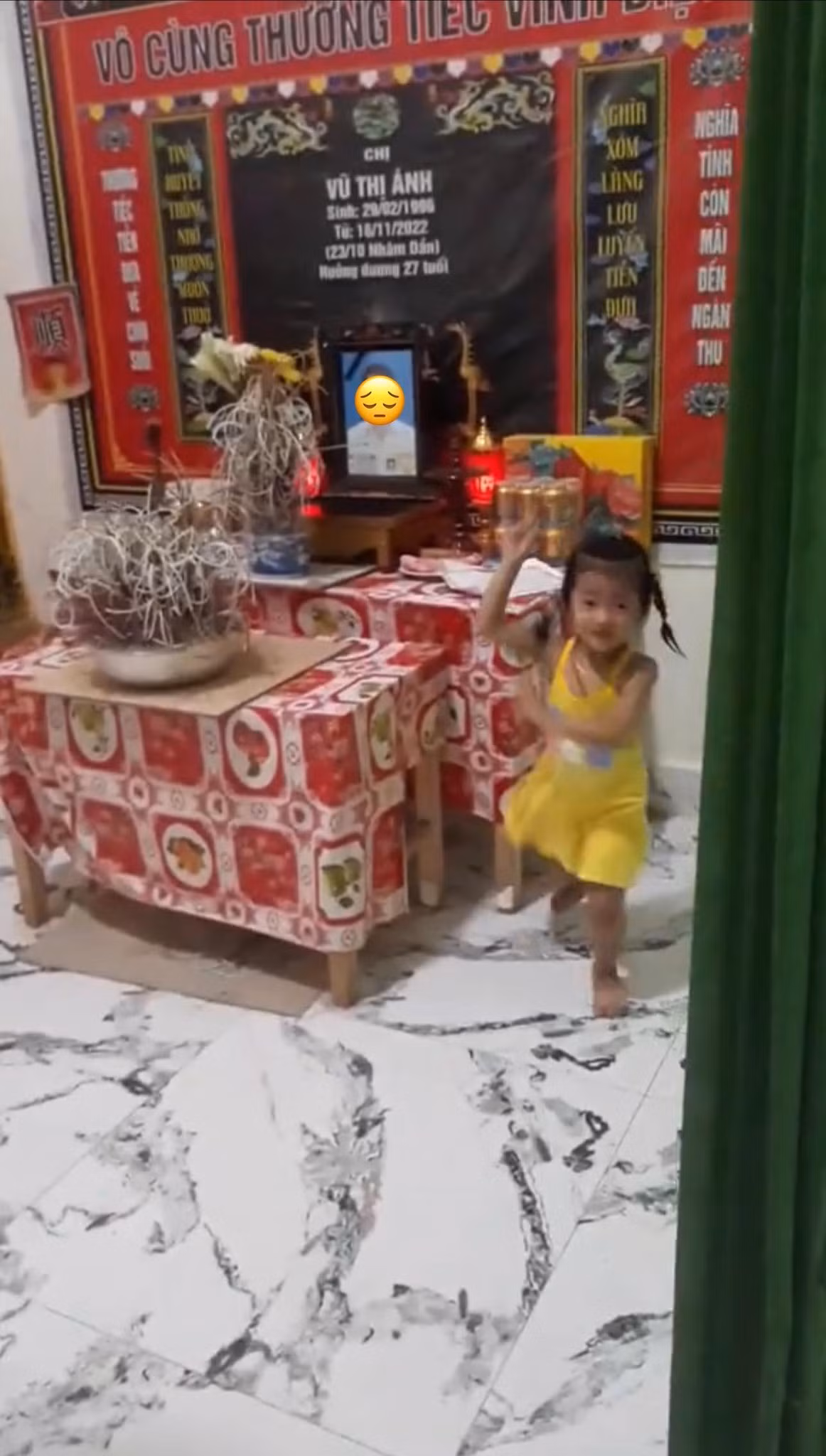 Nhìn gương mặt hớn hở của cô bé, ở nơi xa chắc mẹ của em cũng đang tự hào về em lắm.