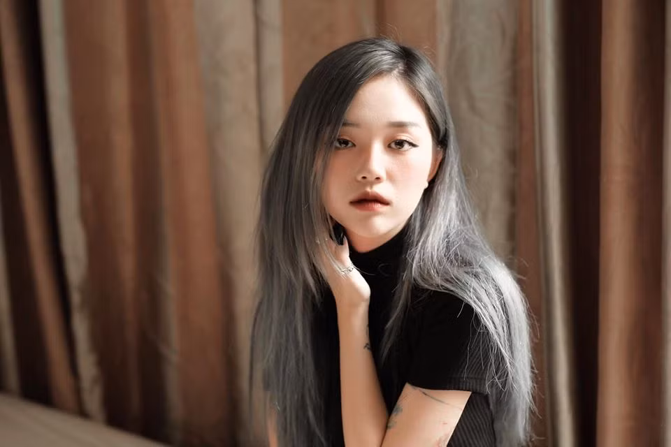 Nữ streamer Linh Ngọc Đàm cũng nửa đùa nửa thật cho rằng dạo này nhìn lại bản thân cô hơi giống cô gái trầm cảm.