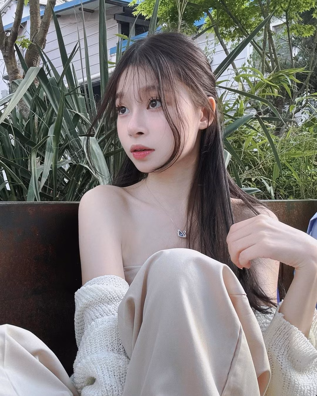 Diệu Anh sở hữu nhan sắc ngọt ngào, mỏng manh.