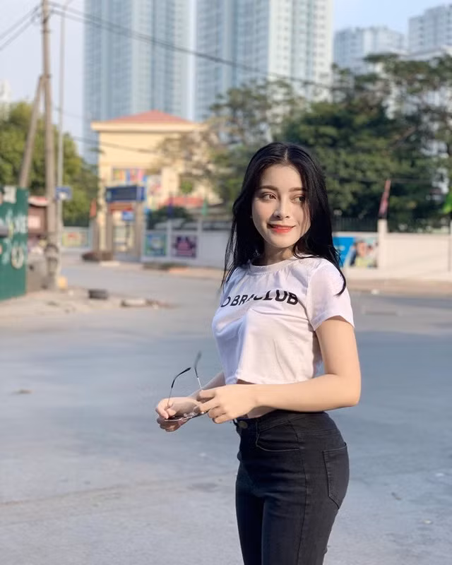 Nữ sinh Hà thành cho hay bản thân sống nội tâm nên không có quá nhiều bạn bè, chỉ cần có những người thật sự thân thiết, thường xuyên chia sẻ với nhau những vui buồn trong cuộc sống là được.
