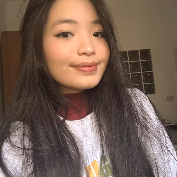 Không xinh theo kiểu hot girl nhưng ái nữ của Duy Mạnh lại sở hữu vẻ đẹp lạ, khoẻ khắn và rất tây.