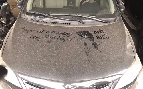 Một pha cà khịa Ngạn cực mạnh đến từ vị trí của người vẽ lên lớp bụi xe ô tô. Nghèo lại hay mộng mơ như Ngạn bảo sao không bao giờ "cưa" đổ được "mắt biếc" Hà Lan.