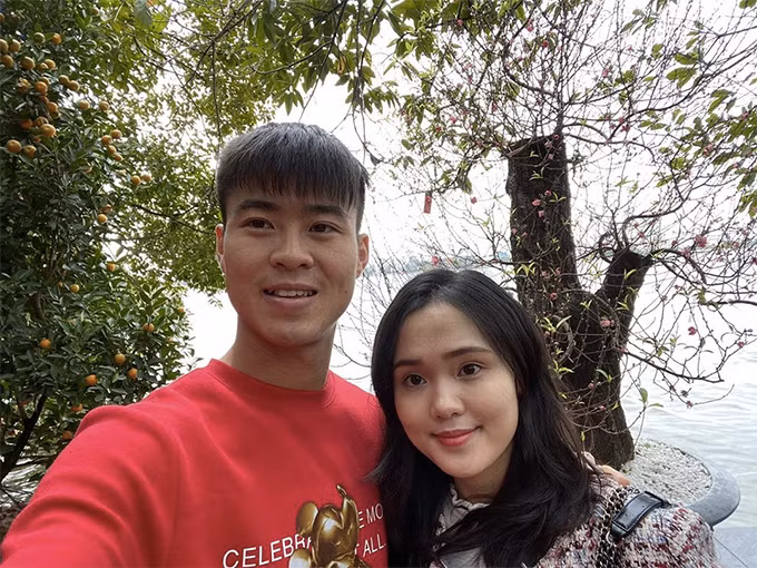 Suốt thời gian yêu nhau, cặp đôi không ngần ngại chia sẻ khoảnh khắc hạnh phúc và dành cho đối phương những lời có cánh trên mạng xã hội.