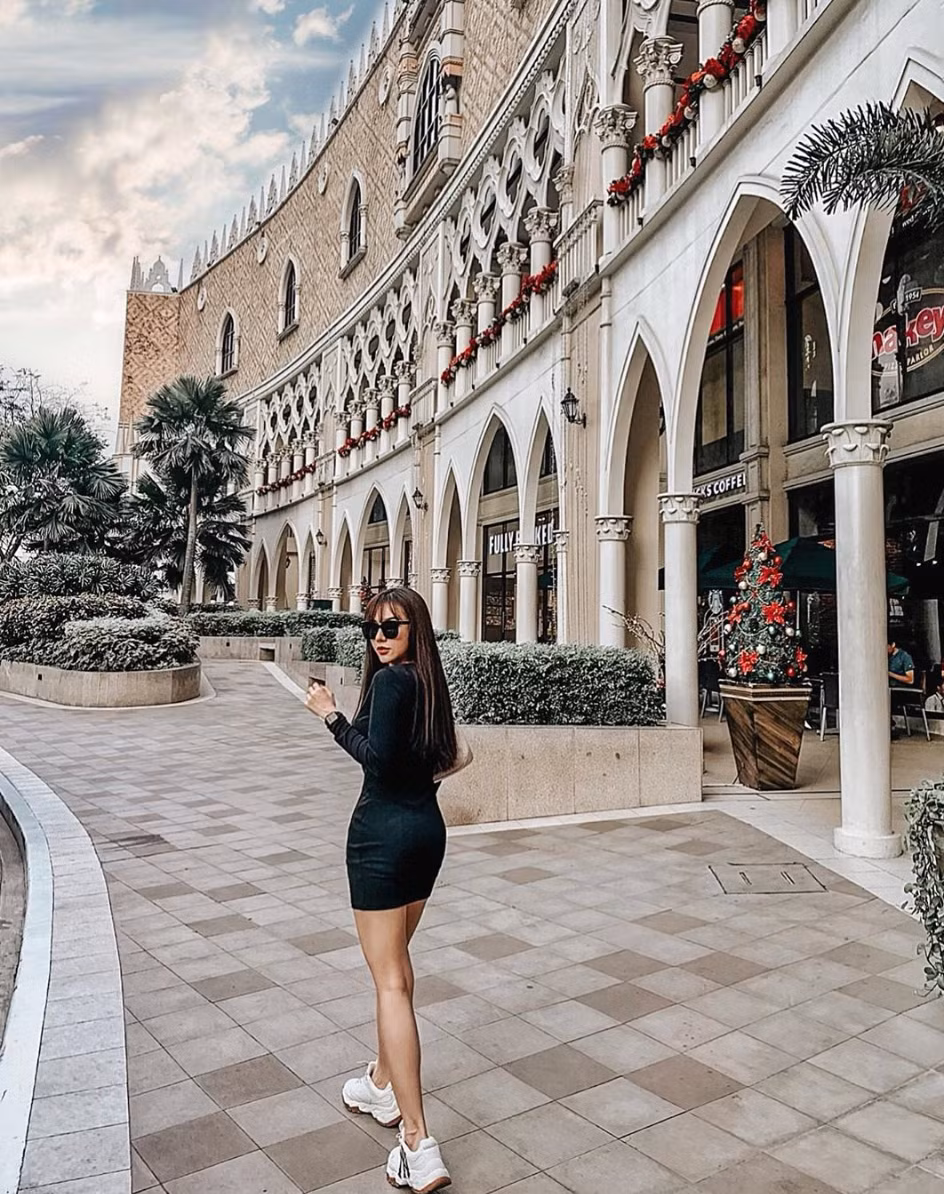 Thế nhưng Hoàng Đức cũng khẳng định việc Gia Hân có mặt trên khán đài giúp anh có thêm động lực để thi đấu hơn. Đây có lẽ chính là lý do mà hot girl không ngần ngại xa xôi, luôn cố gắng có mặt để cổ vũ bạn trai cùng các đồng đội.