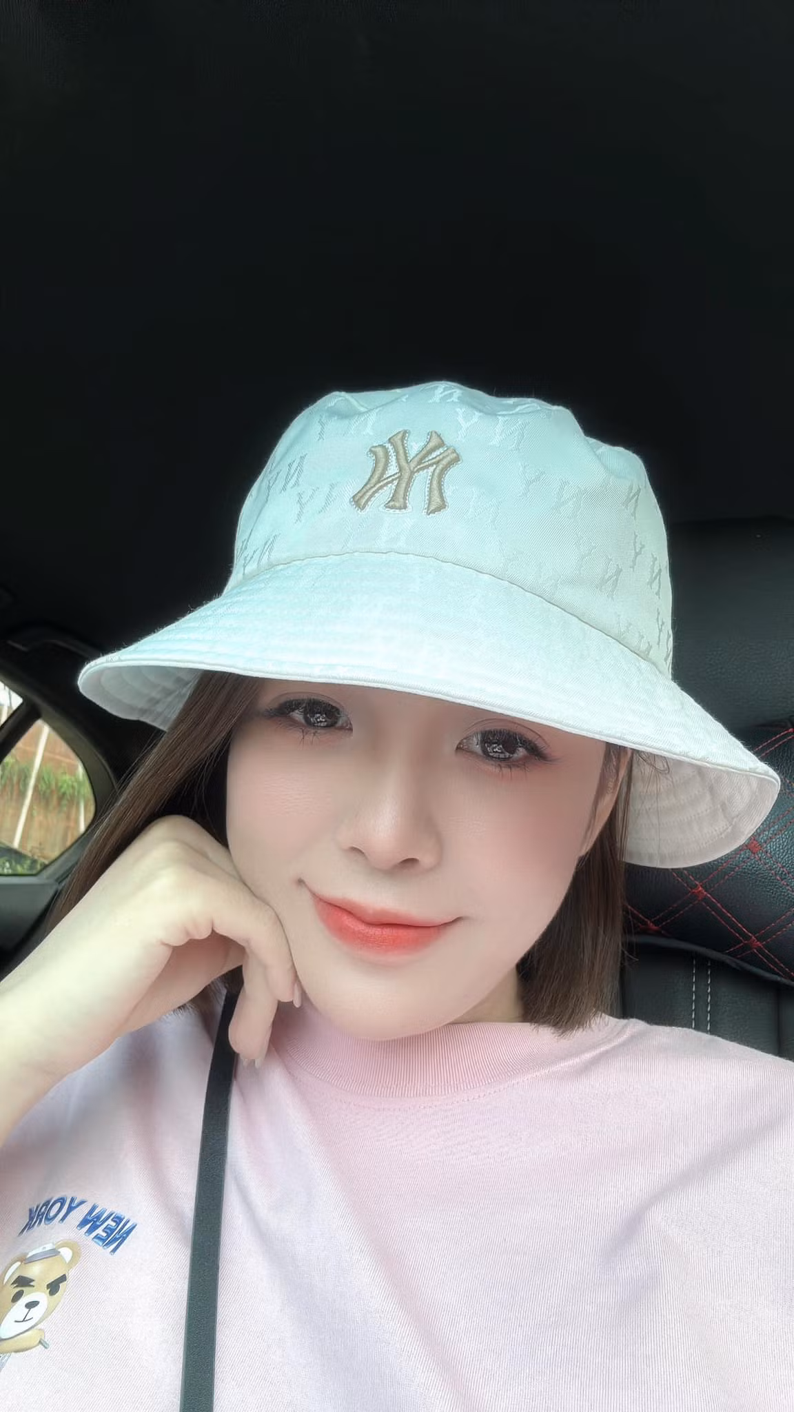 Trước khi bị thu giữ số lượng hàng hóa, Nguyễn Mai được nhiều người ngưỡng mộ vì kinh doanh giỏi, xinh đẹp.