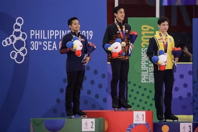 Đây không phải lần đầu tiên, chàng hot boy trượt băng mang về HCV SEA Games. Năm 2017, anh cũng vô cùng xuất sắc đoạt HCV khiến người hâm mộ vỡ oà cảm xúc.
