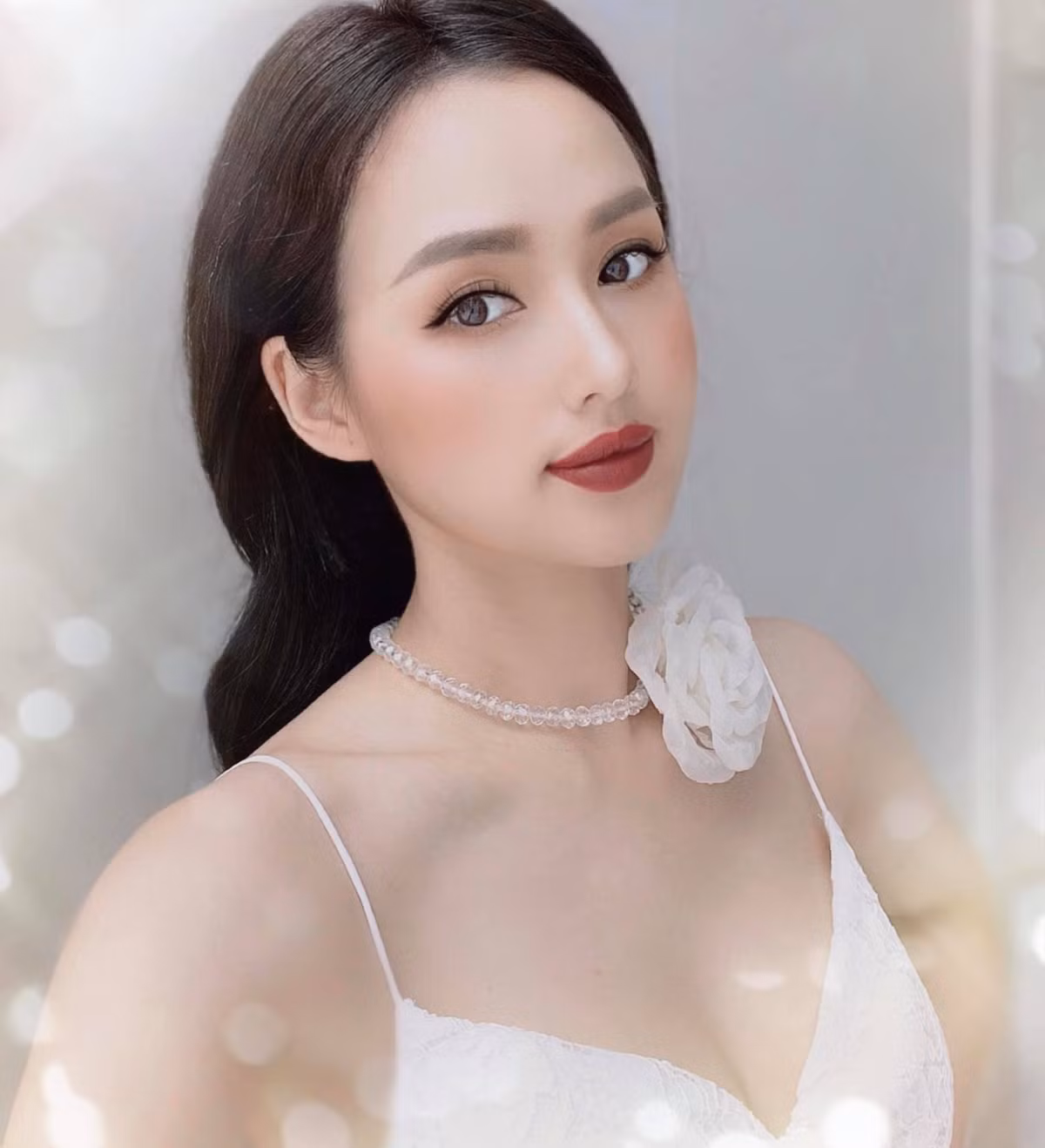 Sau khi kết hôn với chồng đại gia, Tâm tít "lặn" mất khỏi làng giải trí. Cô chuyên tâm chăm sóc tổ ấm nhỏ của mình, thường xuyên chia sẻ khoảnh khắc ngọt ngào bên cạnh ông xã trên mạng xã hội.