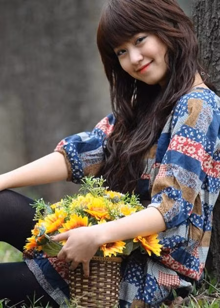 Khi đang ở đỉnh cao sự nghiệp, hot girl bất ngờ lên xe hoa tuy nhiên cuộc hôn nhân không kéo dài lâu. Sau khi ly hôn, hot girl Hà Thành trở thành mẹ đơn thân.