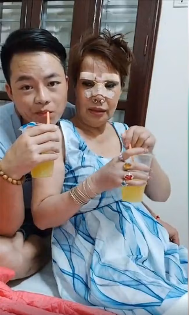 Sát cánh bên chị Thu Sao trong công cuộc "tân trang" nhan sắc này vẫn là người chồng trẻ kém 36 tuổi – Triệu Hoa Cương.