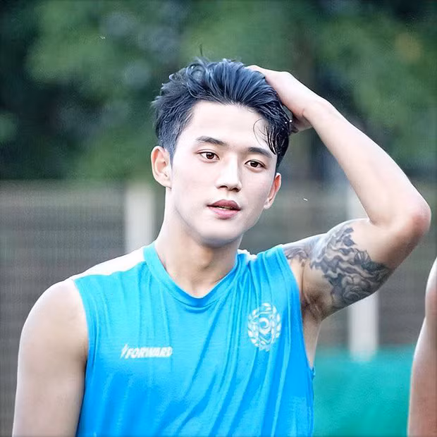 Jeong Seung Won bắt đầu tham gia vào các giải đấu chuyên nghiệp như Korean FA Cup, K League từ năm 2017.