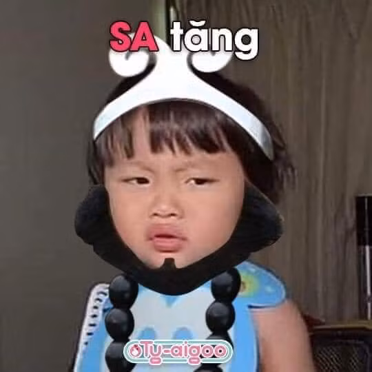 Sa và những biểu cảm từ vui vẻ, háu ăn, buồn ngủ, cáu vì bị mẹ nhắc chào cô chú quá nhiều luôn thu hút sự quan tâm của những người yêu trẻ con.