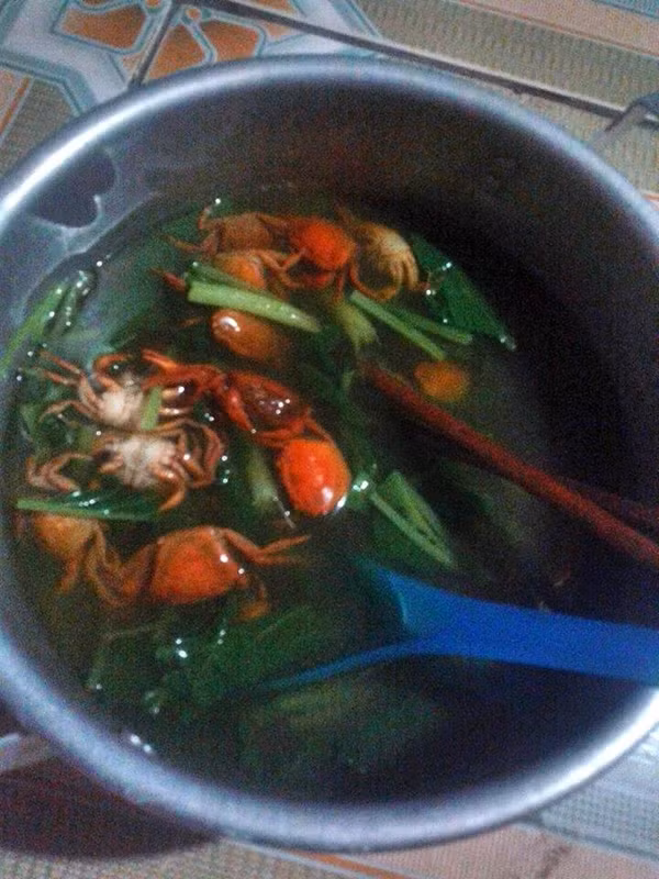 Bát canh cua nguyên con vô cùng chất lượng của cô gái "đảm đang" khi về ra mắt nhà bạn trai khiến ai nấy đều phải bái phục.