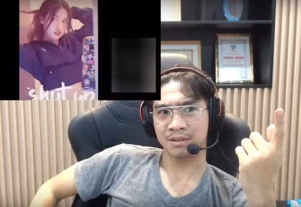 Trong thời gian xem những clip này, hot streamer PewPew liên tục biểu lộ cảm xúc khó hiểu với "Crush của mọi chàng trai" Trần Thanh Tâm. Nhưng chính biểu cảm của anh chàng này lại khiến ai xem cũng phải bật cười.