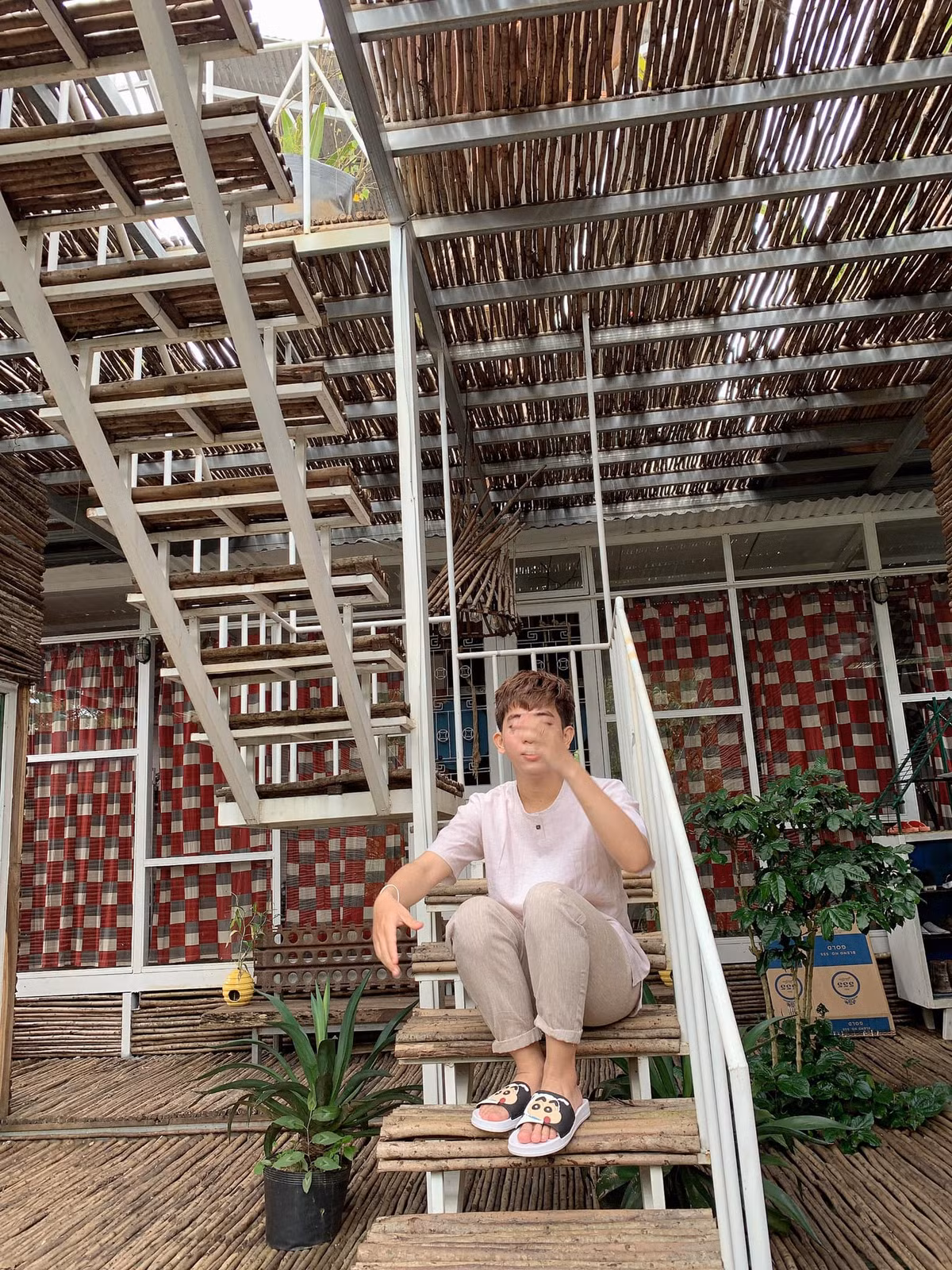 Ngay sau khi đăng tải, bộ ảnh "hết hồn" của Hoàng Anh nhận được sự quan tâm lớn từ cộng đồng mạng.