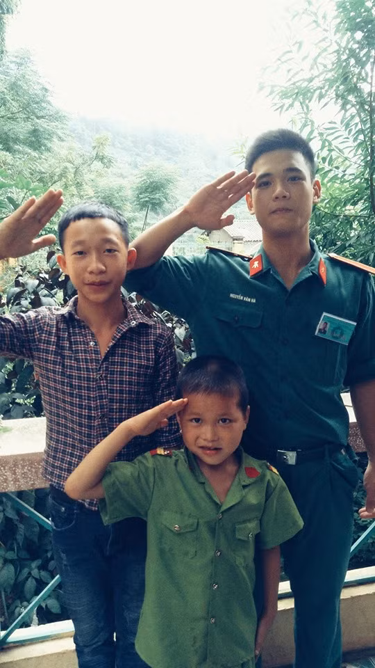 "Thanh xuân của tôi được như này có phải xanh tươi hơn bao nhiêu không", tài khoản M.H.Y bình luận.