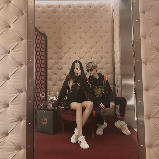 Bằng Linh thường xuyên check in tại những địa điểm sang trọng, đúng chuẩn rich kid.