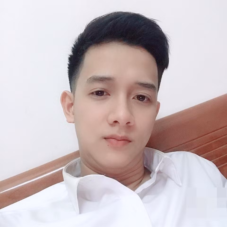 Hiện nay bức ảnh chụp trộm anh CSGT vẫn thu hút nhiều sự chú ý của CĐM với gần 2.000 lượt bình luận.