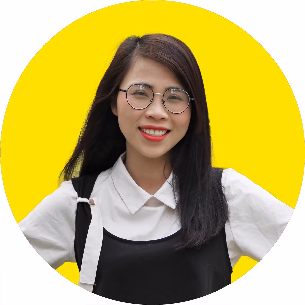 Cũng như Bà Tân Vlog, Thơ Nguyễn là Youtuber nhận phải nhiều "gạch đá" dư luận tuy nhiên kênh của cô lại rất "được lòng" các em nhỏ. Ra đời từ năm 2016, kênh của cô nàng sinh năm 1992 này sở hữu 6,79 lượt theo dõi. Ước tính mỗi năm vào khoảng 5,6 - 69,7 tỷ đồng.