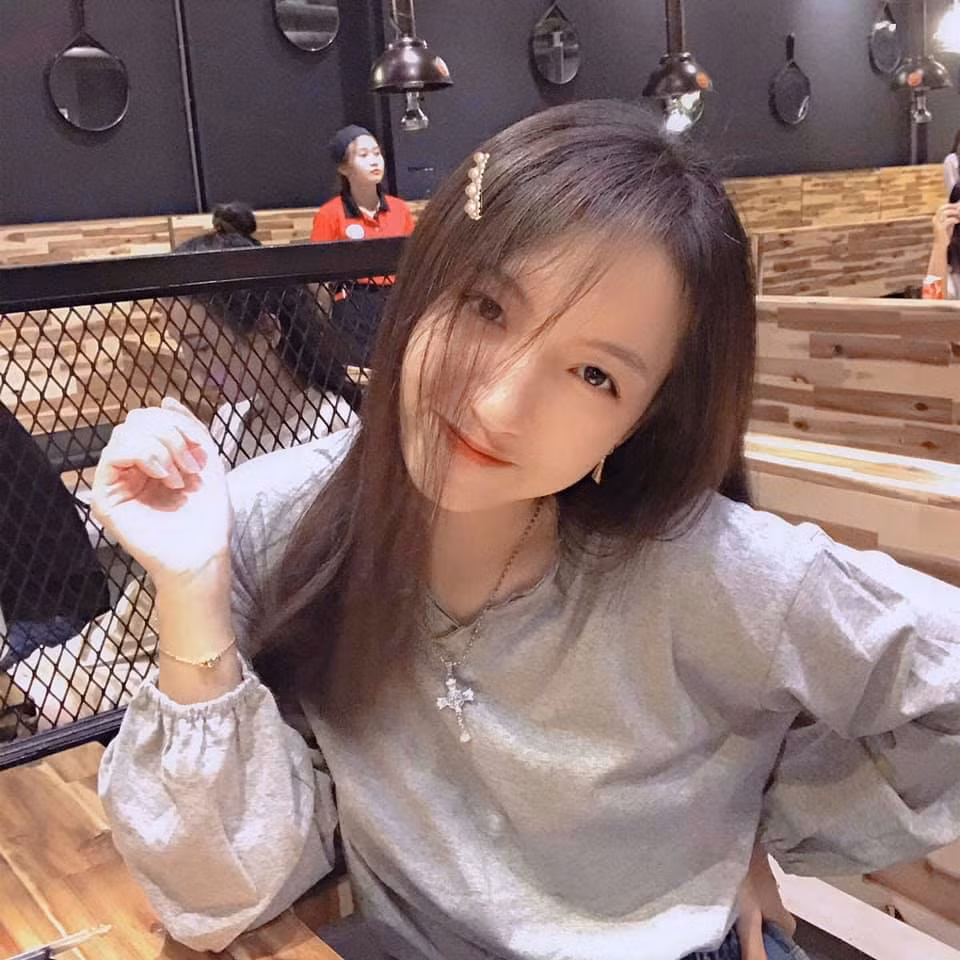 Được biết, những tấm ảnh được chia sẻ rầm rộ trên mạng xã hội của Thảo Lam được thực hiện để dự thi cuộc thi về vẻ đẹp - tài năng học đường do Trường Chuyên Lý Tự Trọng (Cần Thơ) tổ chức và vô tình được đăng tải lại.