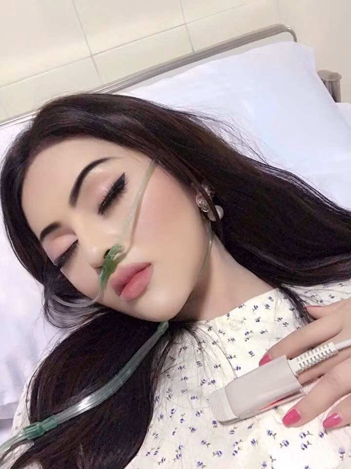 Ngay sau khi những hình ảnh cô gái trang điểm khi nằm bệnh viện được chia sẻ nhận được không ít sự tranh cãi từ phía dư luận. - Ảnh: Nguyễn Phúc Khải Du.