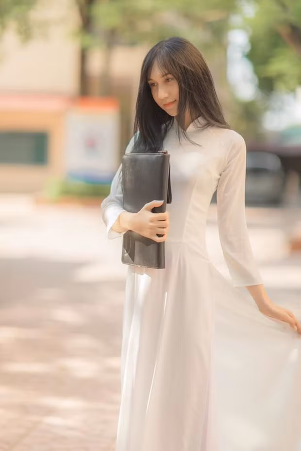 Bên cạnh đó, một số người cũng bày tỏ, giá như mà Lynk Lee công khai chuyển giới sớm hơn sẽ không tiếc nuối vì thanh xuân phải mặc những món đồ không hề thích.