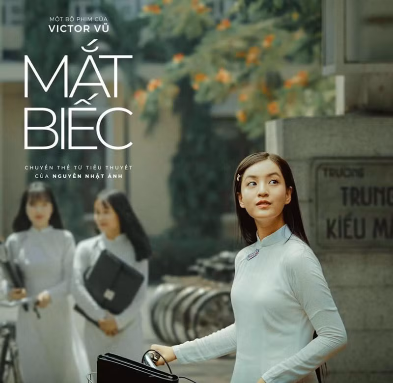 Sau khi "Mắt biếc" công chiếu, Nguyễn Lâm Thảo Tâm (vai Hồng) thu hút được sự chú ý của khán giả nhờ nhan sắc xinh đẹp, dịu dàng. Trước đó, hot girl 2K từng được biết đến khi đạt IELTS 8.5 ngay trong lần thi đầu tiên.