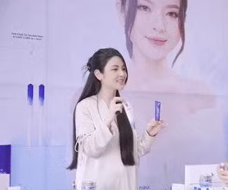 Chu Thanh Huyền vẫn chăm chỉ làm việc, cập nhật thường xuyên trước thềm hôn lễ chính thức.
