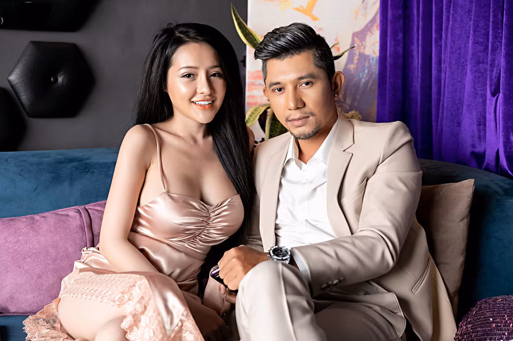 Trò lố của cặp đôi tai tiếng Lương Bằng Quang và Ngân 98 phải nhận về không ít "gạch đá" của cộng đồng mạng thế nhưng cả hai có vẻ vẫn chưa có đấu hiệu muốn dừng lại để hoạt động showbiz một cách nghiêm túc.